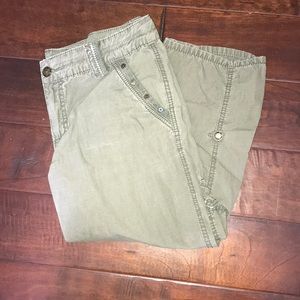 Nine West Army Green Cargo Capris